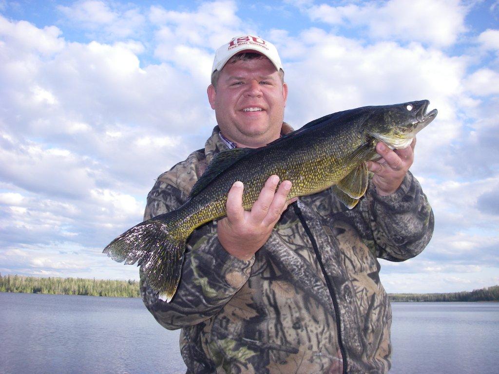 5-31-08Ross Peterson 28 inch walleye 3